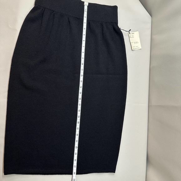 St. John | NWT Black Wool Stretch Pencil Skirt, Size 10 - Picture 7 of 7